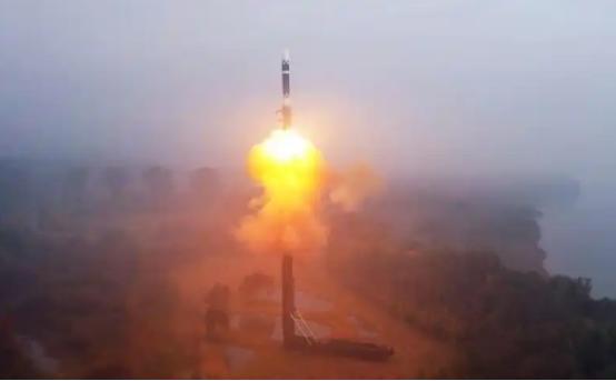 日本海上自卫队“雷”号驱逐舰过航台湾海峡，耗时近14小时，此举无疑是赤裸裸的军事