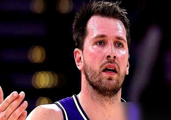 东契奇估计已经在搜连夜离开洛杉矶的站票了。

说真的，我看这份湖人名单看了三遍，