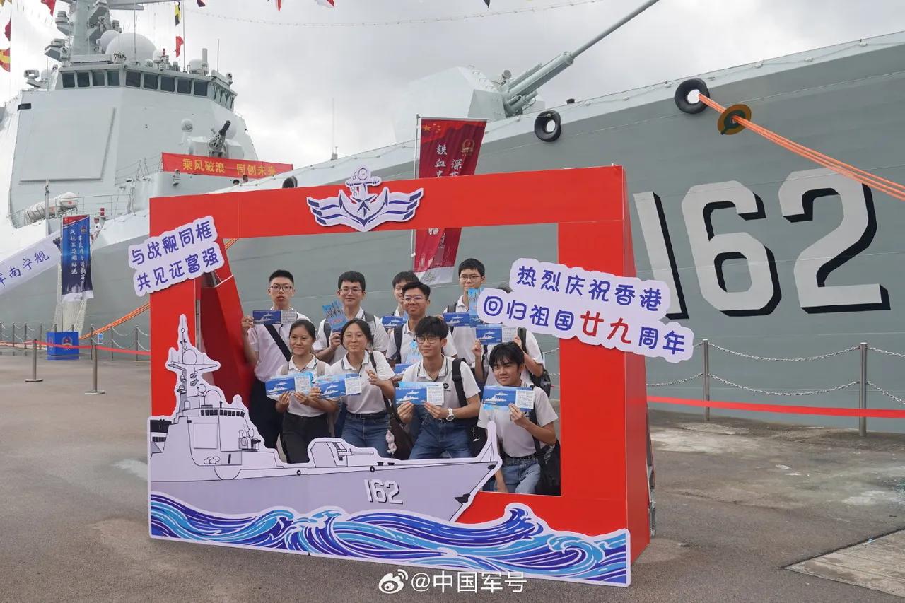 中国海军舰艇访港开放，大批香港市民踊跃参观（2026最新事件完整梳理）
 
 一