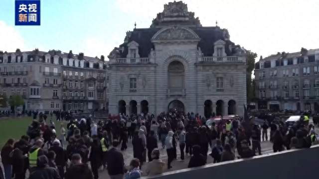 冲突加剧 ！法国、意大利、葡萄牙、比利时等欧洲多国爆发示威活动，法国2000多人被捕；沙特一地标建筑