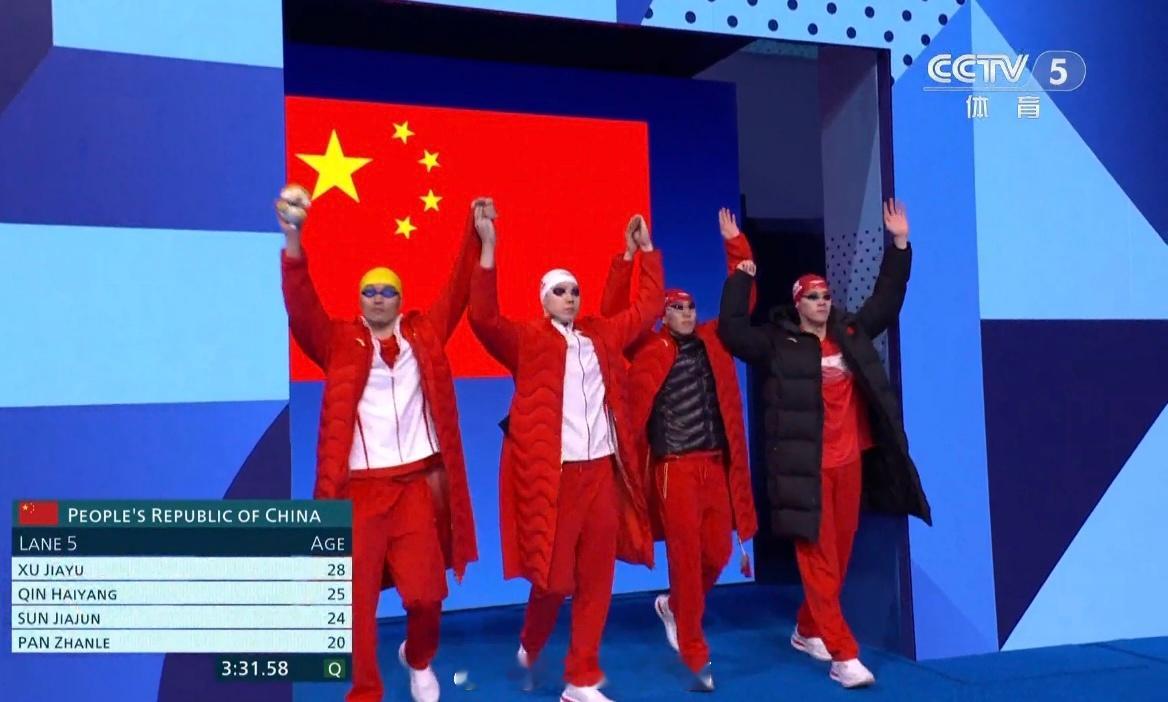 群众：哪个？哪个是#孙佳俊[超话]# ？泳迷：羽绒服吊牌没剪那个[允悲][允悲]