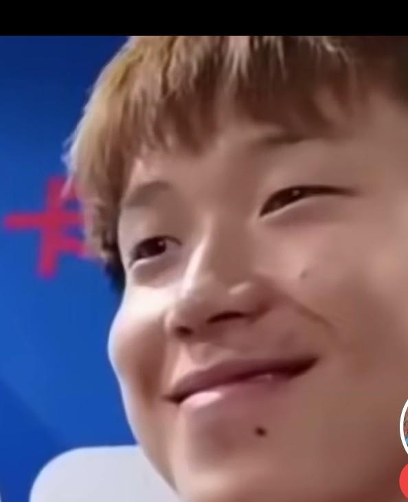 他看混双搭档的眼神，和看单打冠军奖杯一样。
灼热。
纯粹。
一种近乎偏执的投入。