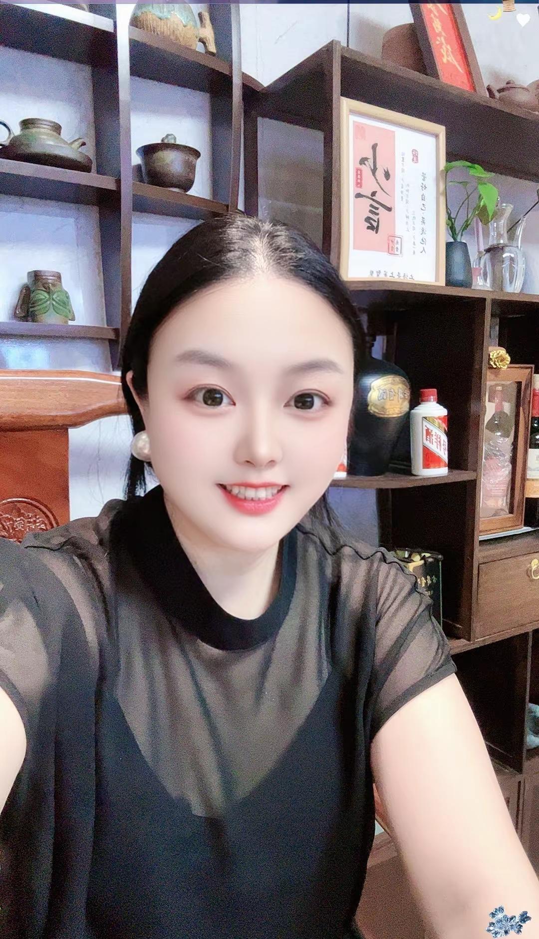 风景依然在，少年已非当初。岁月的车轮滚滚向前，带走了我们的青春，却留下了宝贵的财
