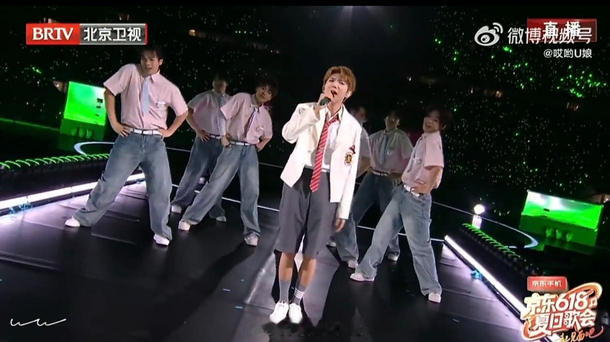王源不愧是TFBOYS走出来的王源把歌会当歌手了618夏日歌会 不敷衍每一场表演