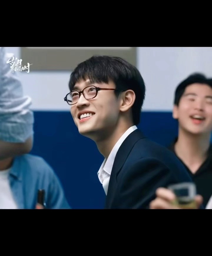 王天辰 春节档最忙演员 你们看《岁月有情时》了吗，王天辰饰演的温柔学霸夏雷，斯文