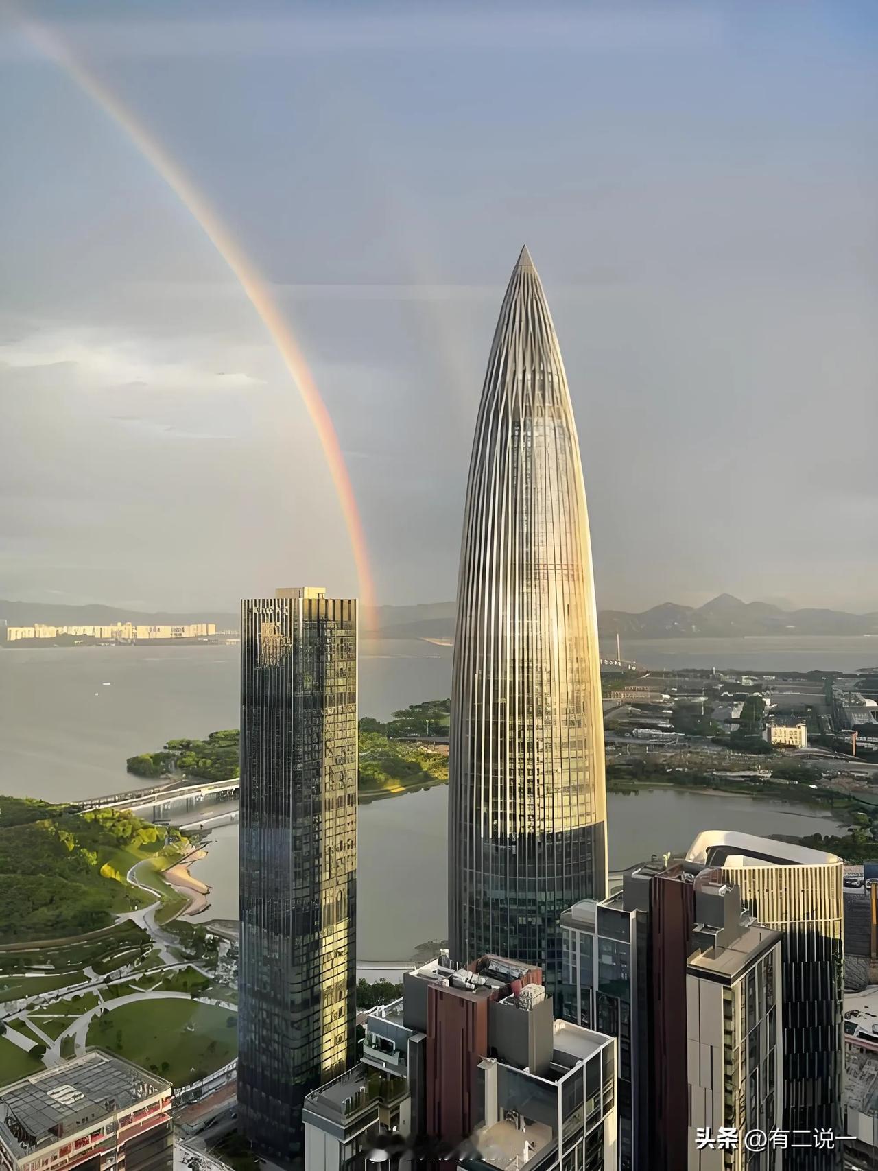 深圳，这座传说中的“一夜崛起”的城市，不仅是科技巨头们的竞技场，也是吃货和旅行达