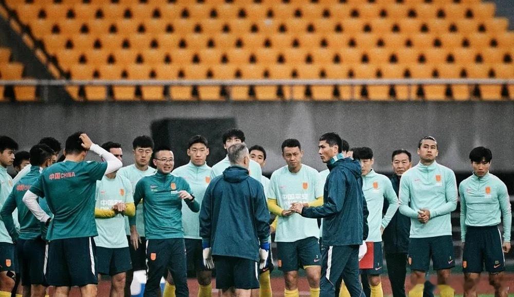 不凡看球赛事：国足vs泰国时间：6月9日19:35今晚19:35，中国男足将在浙