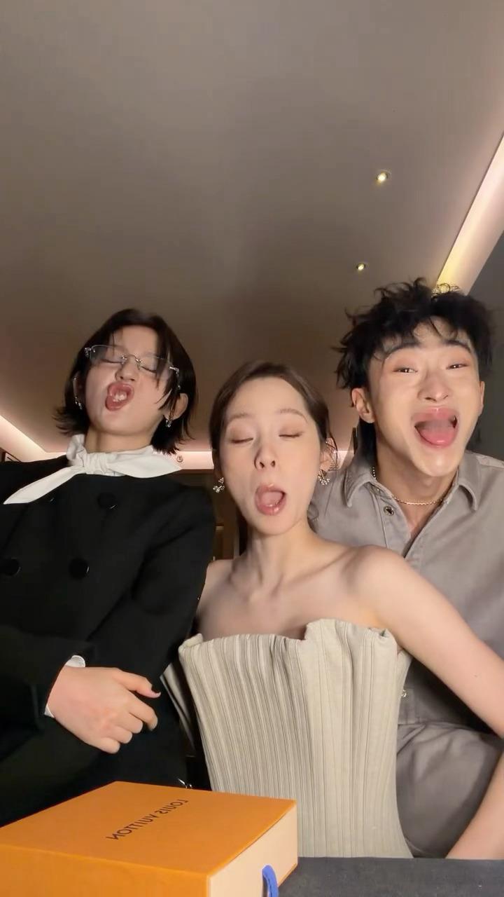 欧阳娜娜认真到像是ai生成的欧阳娜娜