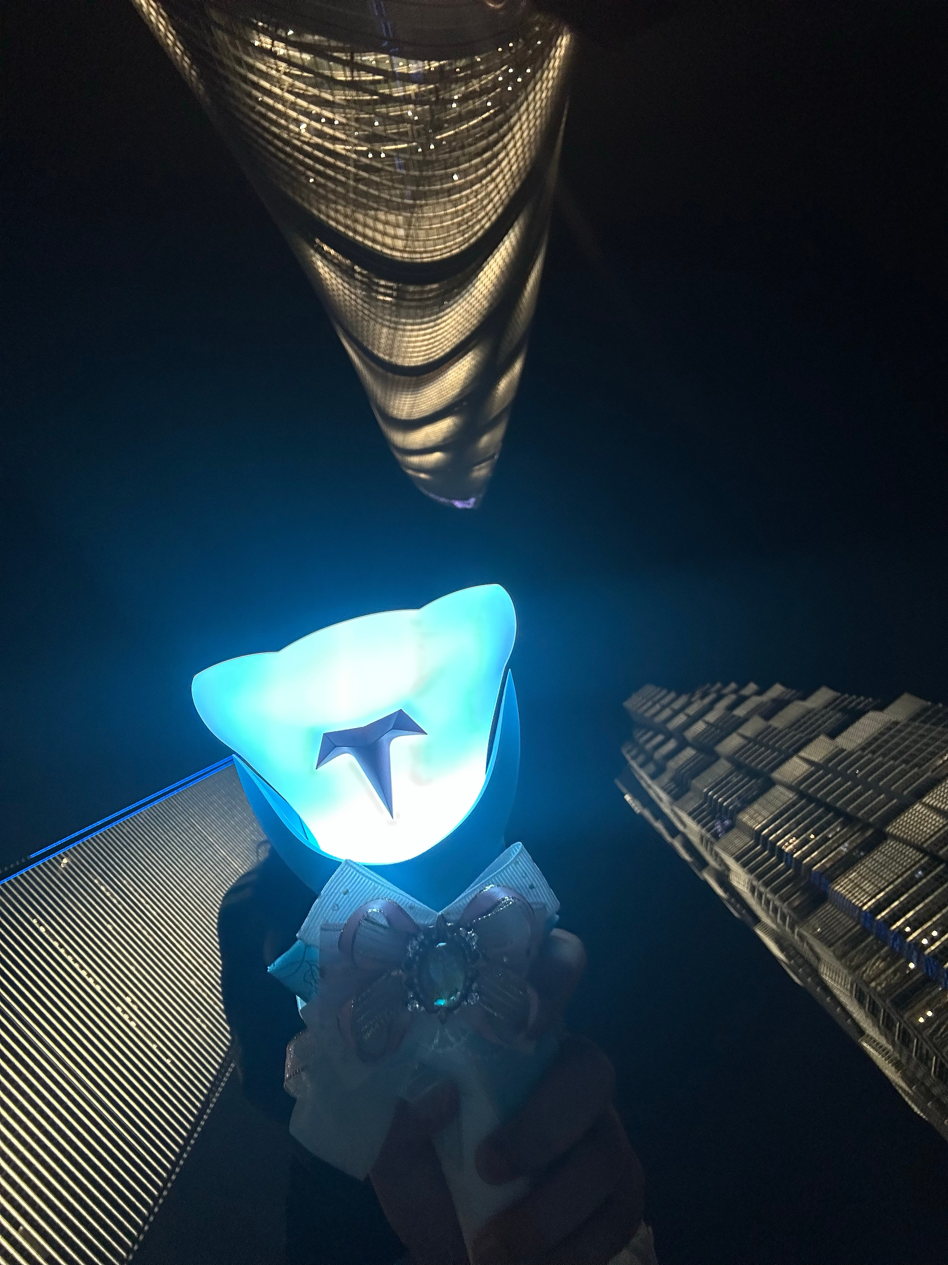 余景天Tony  尼听我说：蓝天召唤器！打卡！上海·陆家嘴三件套打卡位