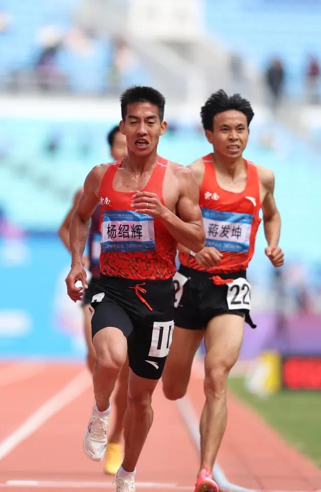 突发大新闻！全运会男子一万米，云南选手蒋发坤刚冲线拿了冠军，金牌转头就被取消了，