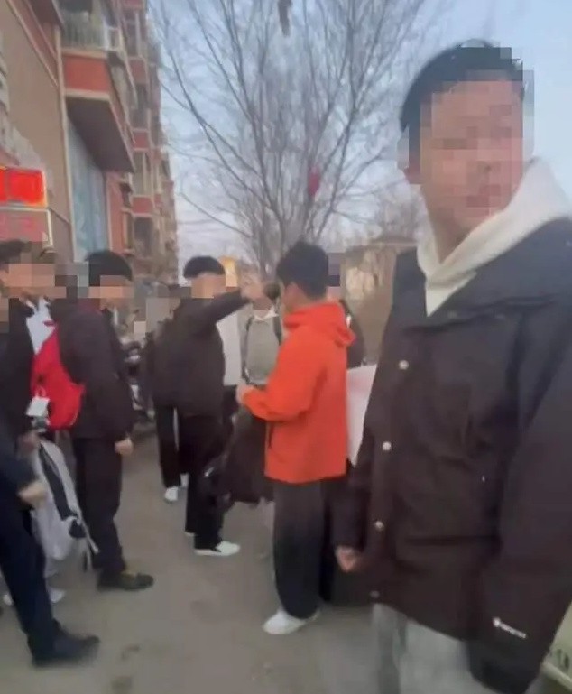 岫岩县岫岩镇的偶发斗殴事件，虽未构成欺负，但提醒我们：校园中的每一分伤害都值得被