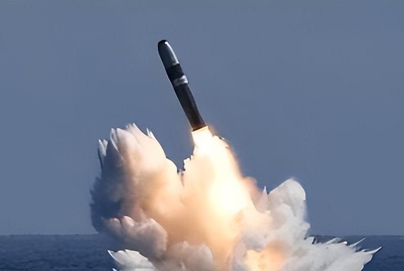 2026年7月6日中国海军战略核潜艇在太平洋公海试射潜射战略导弹成功，这意义非凡