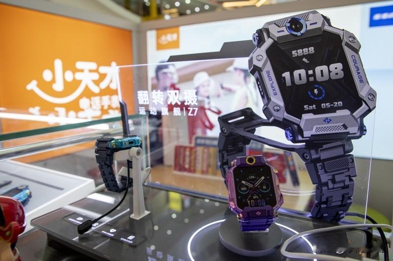 儿童安全手表现在竟然成了孩子们的“社交硬通货”？小天才手表更是其中的佼佼者，它到