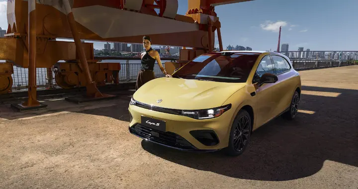 闪电快讯｜零跑Lafa5正式上市，售价9.28万元起