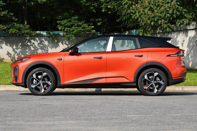 不得不承认，这就是赤裸裸的现实！
   1.汽车大势所趋，新能源汽车如旭日东升，