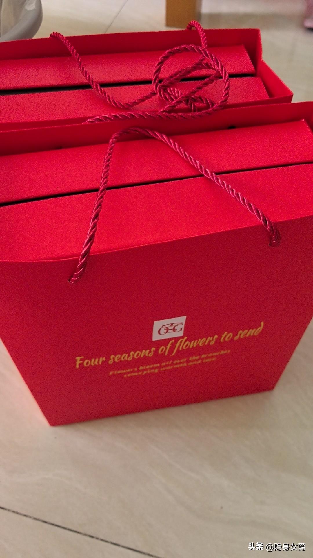 明天A股开盘，低开是肯定的，因为周末的消息都不利于股票，外围美股都跌惨了。

但