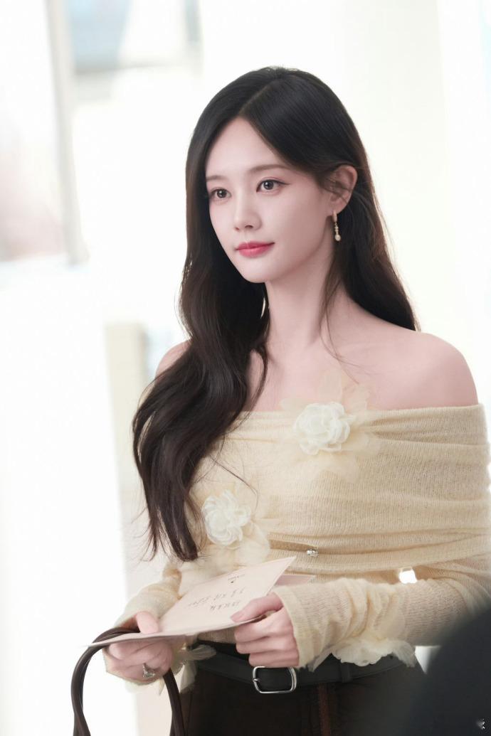 美人余热度口碑双丰收 李一桐主演的《美人余》首播出圈 首日热度达22714 拿下