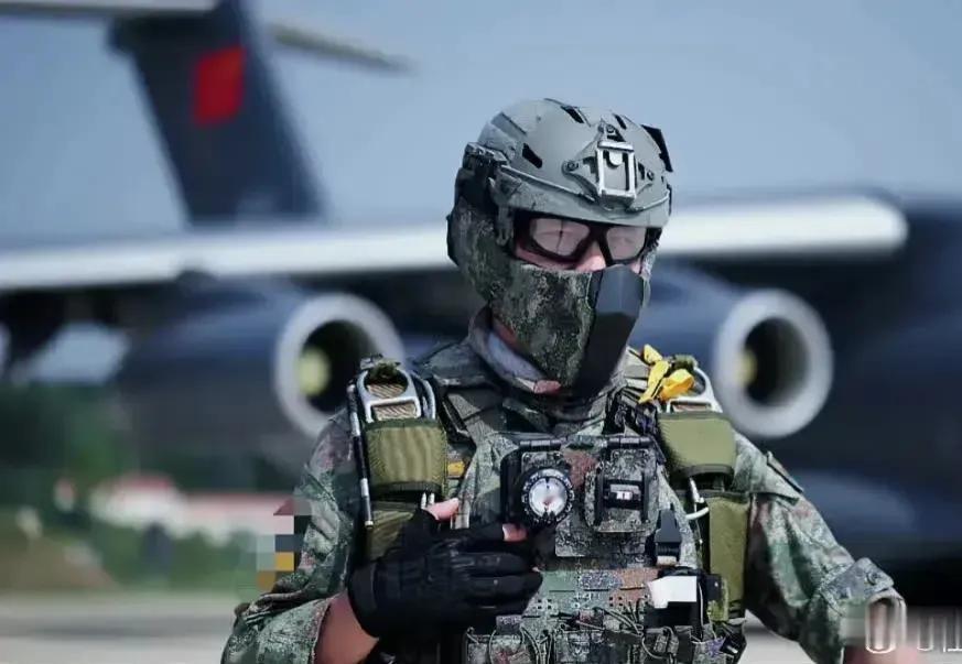 武装到牙齿，也防护到牙齿的解放军空军空降兵新装具
