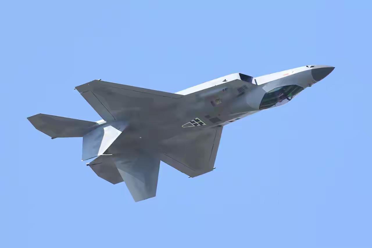 韩国选择的双发中型机其实是一个坑，因为隐身战斗机最重要的是内置弹仓，就算未来韩国