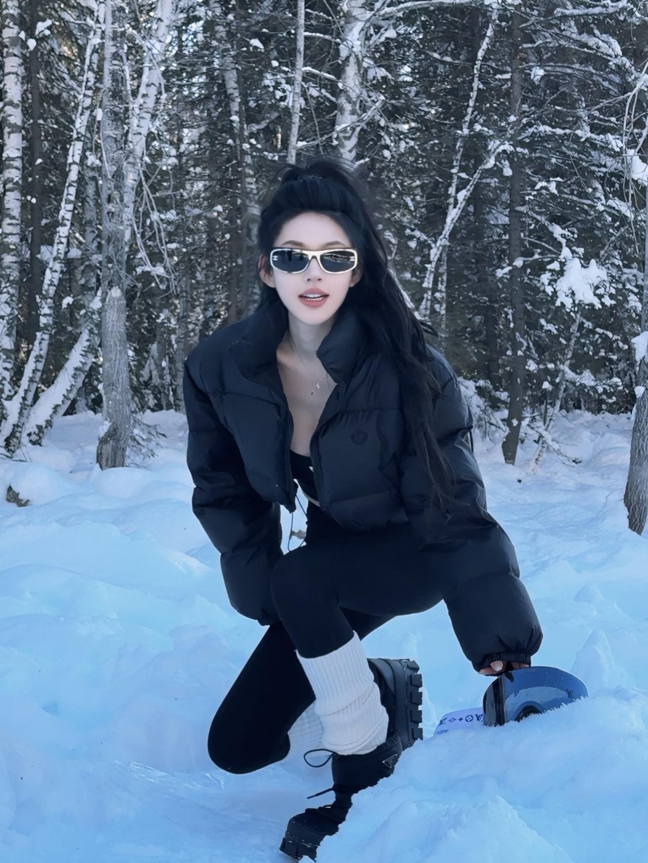 雪中独立，寒意入骨