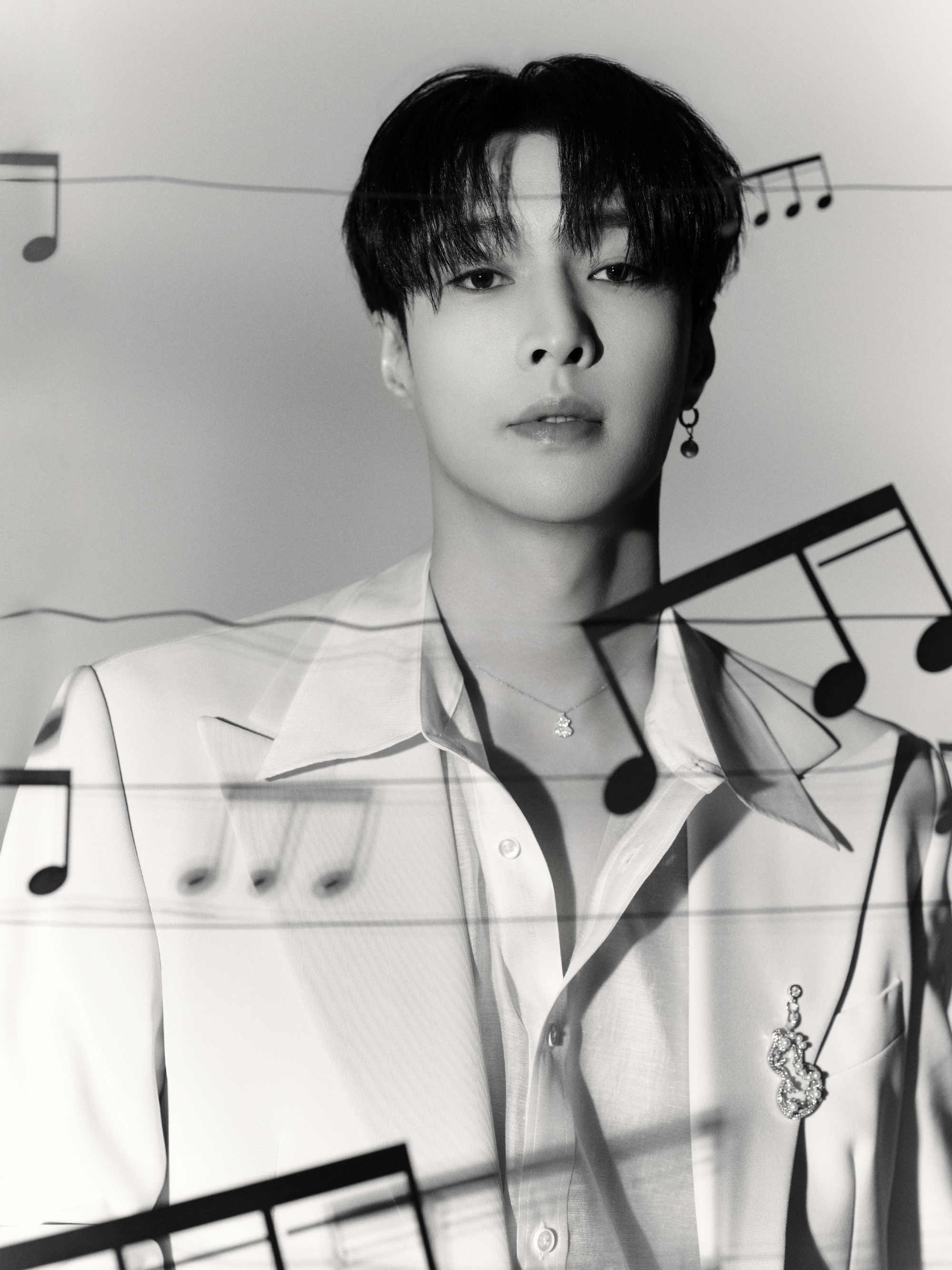 张艺兴跨年夜造型释出，清爽短发搭配Qeelin珠宝简约贵气，出发图音乐🎶、马?