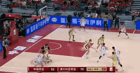 崔永熙这个三分球，基本终结比赛胜负悬念，为他感到高兴！中国男篮vs澳大利亚男篮中