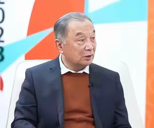 发现没？
职场常态是欺软怕硬。
你怕得罪人，
别人就敢把脏活甩给你；
你怕起冲突