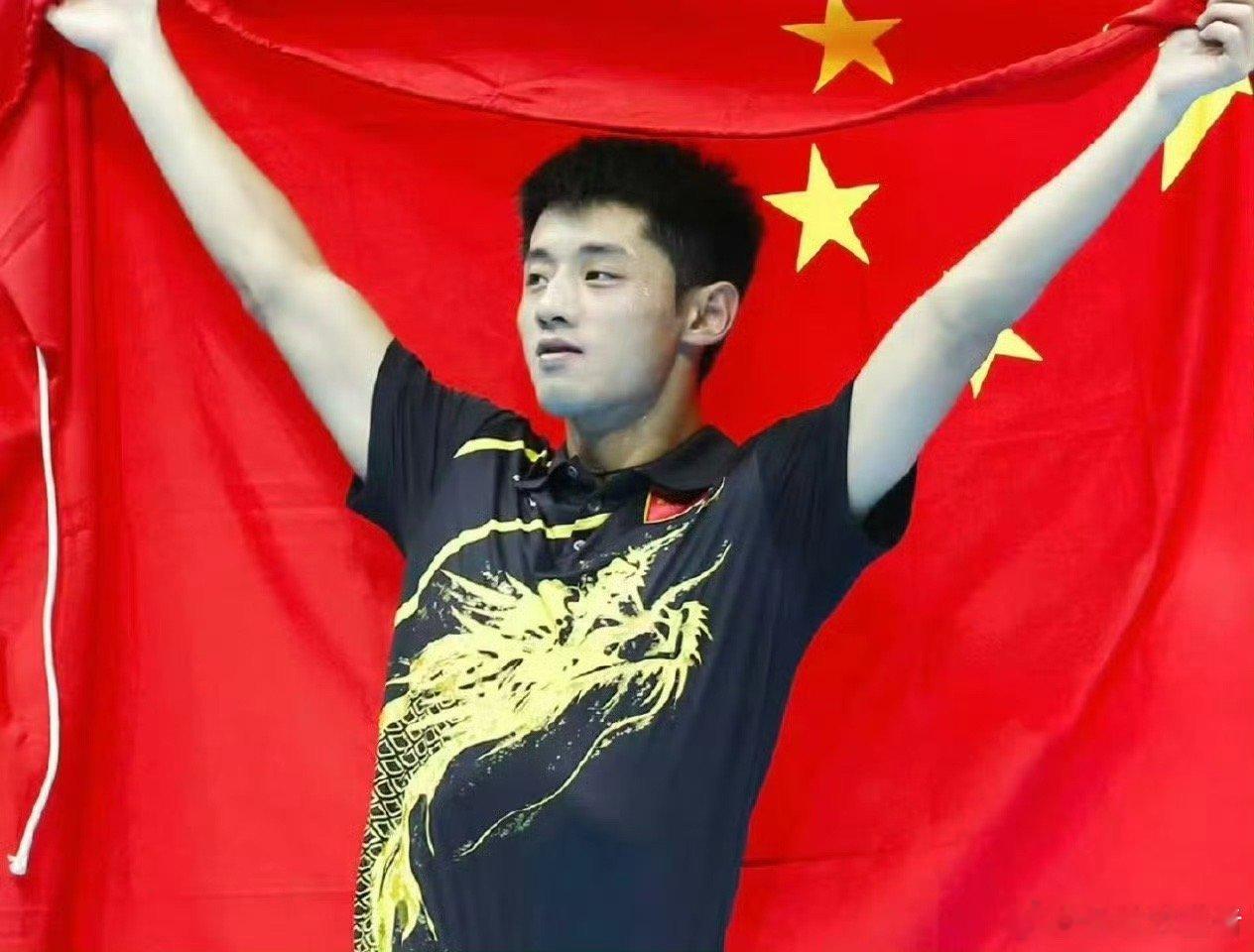 张继科说我的成绩你们质疑不了 张继科在接受采访时表达了对自己成绩的高度自信，他说