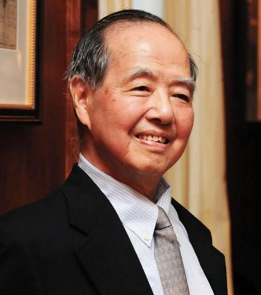 有人问李政道，你为什么不回国养老？如果回国的话，生活比在美国好多了！但是李政道只