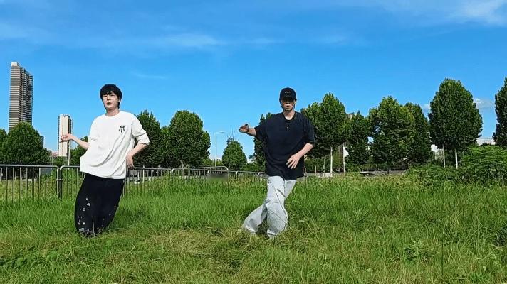 早安胡夏张智霖跳等你的回答早安胡夏张智霖，合唱《等你的回答》[期待][good]