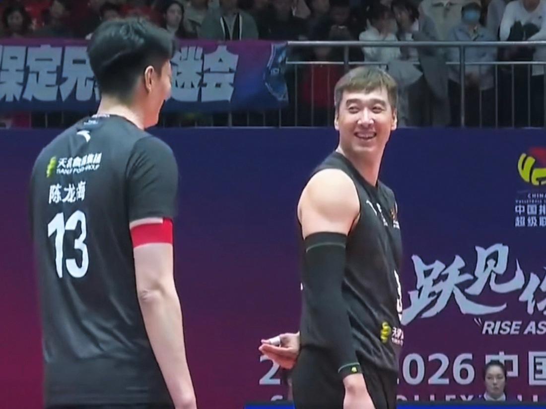 恭喜！天津男排2-1力克保定，夺得排超冠军！并创造历史！
4月5日晚上19点，2