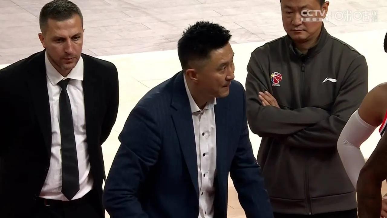 10月18日，广东队大战青岛队是国产最佳战术大师杜锋、中国队长胡明轩的救赎之战。
