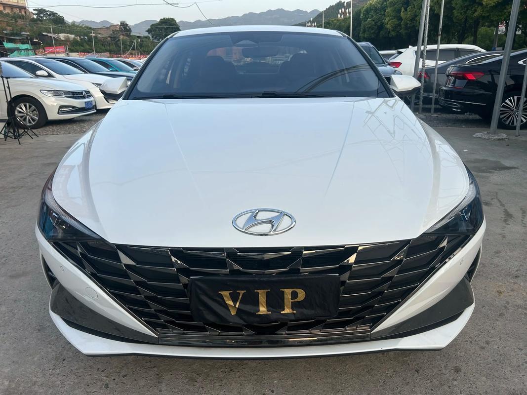 5-8万买家用轿车？二手现代伊兰特，颜值高、配置全、省油省心
伊兰特是全球经典家