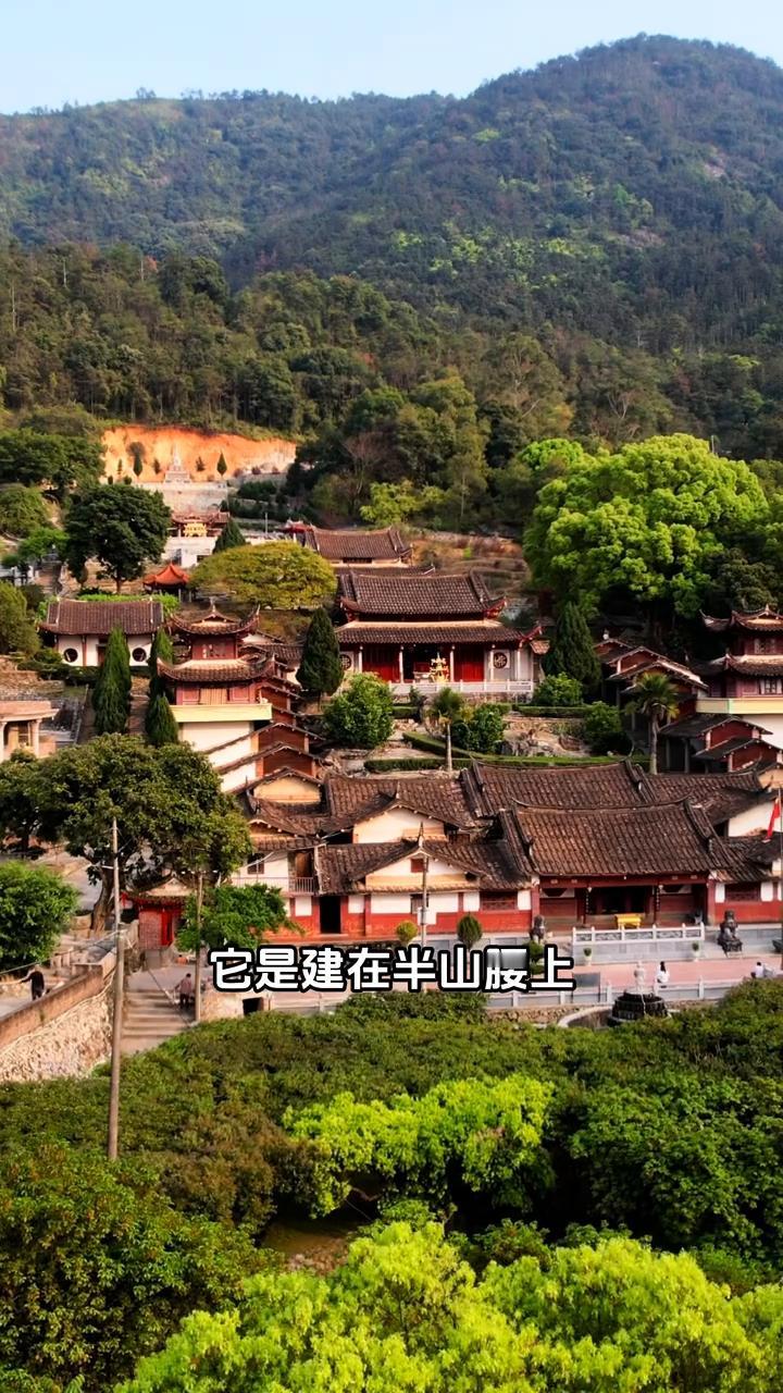 仙门寺，前供神仙，后供佛祖。
我身后这座寺是神仙和佛祖同住在一个院子里的，放眼全