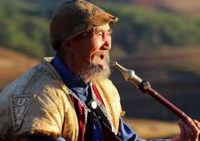 “中国长寿之王”龚来发，终身未娶活到133岁，可匪夷所思的是，他却有一个公认的“