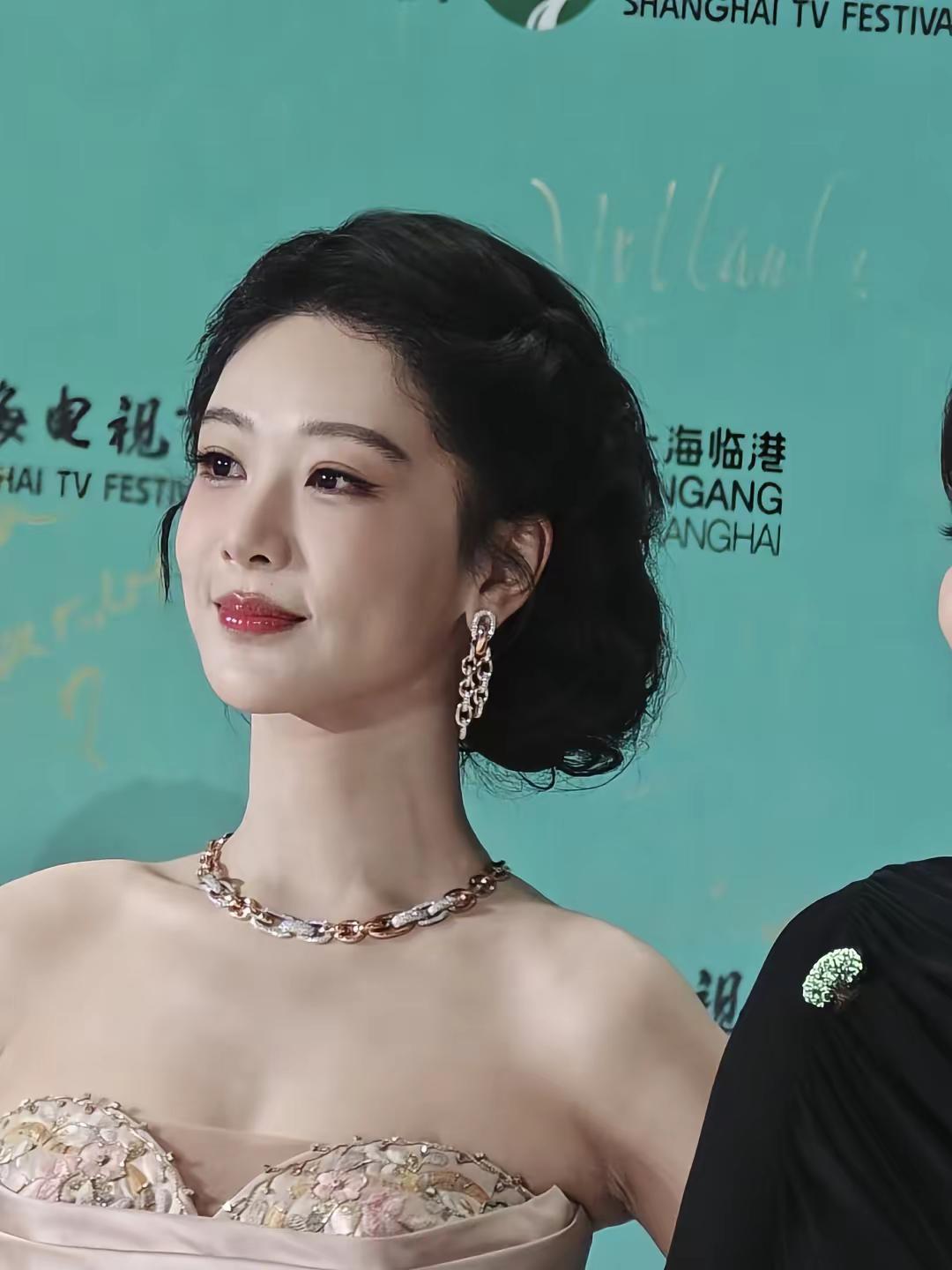 来自同担姐姐现场传回来的双人照😍😍😍肖战杨紫 白玉兰 向全世界安利