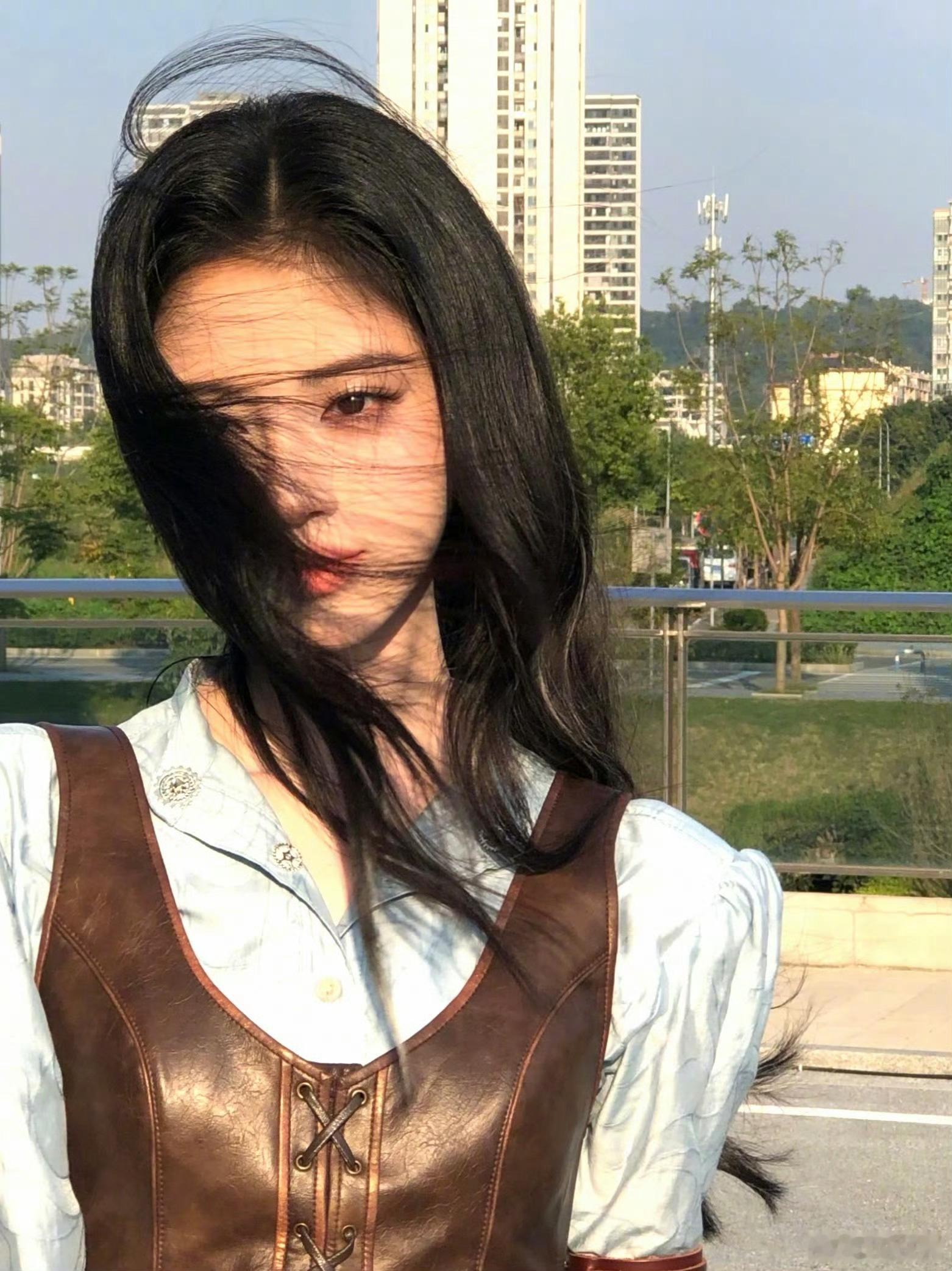 鞠婧祎苏绿夏鞠婧祎万花世界 ᨳ⁺˳⋆. 放根逗猫棒在这 愿者上钩𐃆 ·̩͙ ₊