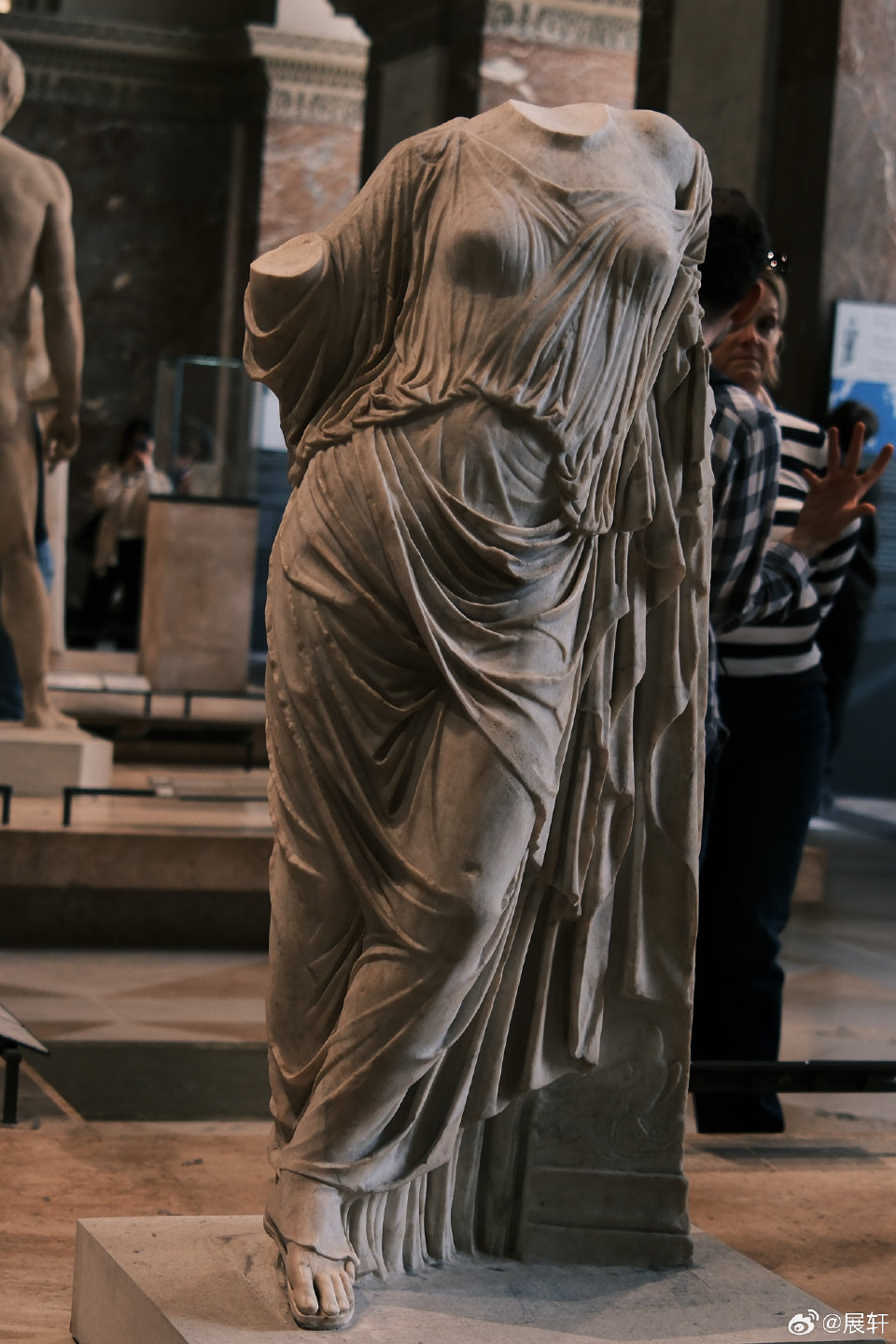 展轩拍的卢浮宫展轩镜头下的卢浮宫 也是跟着展轩云游了一把卢浮宫了，展轩镜头下的卢