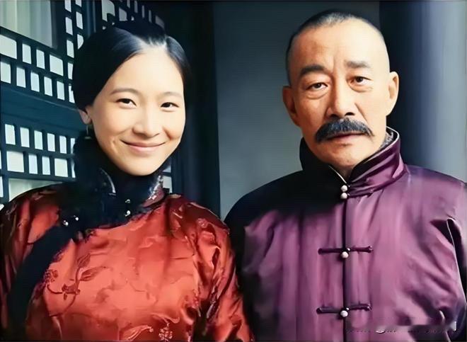 她也是唯一一个军阀姨太太中死后里葬八宝山革命公墓的女子。

她在乱世中，虽然只能