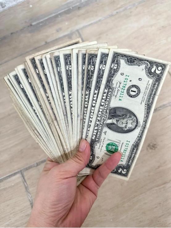 国际上又曝出一则实打实的能源大消息，全是真金白银的操作，2026年3月15日财联