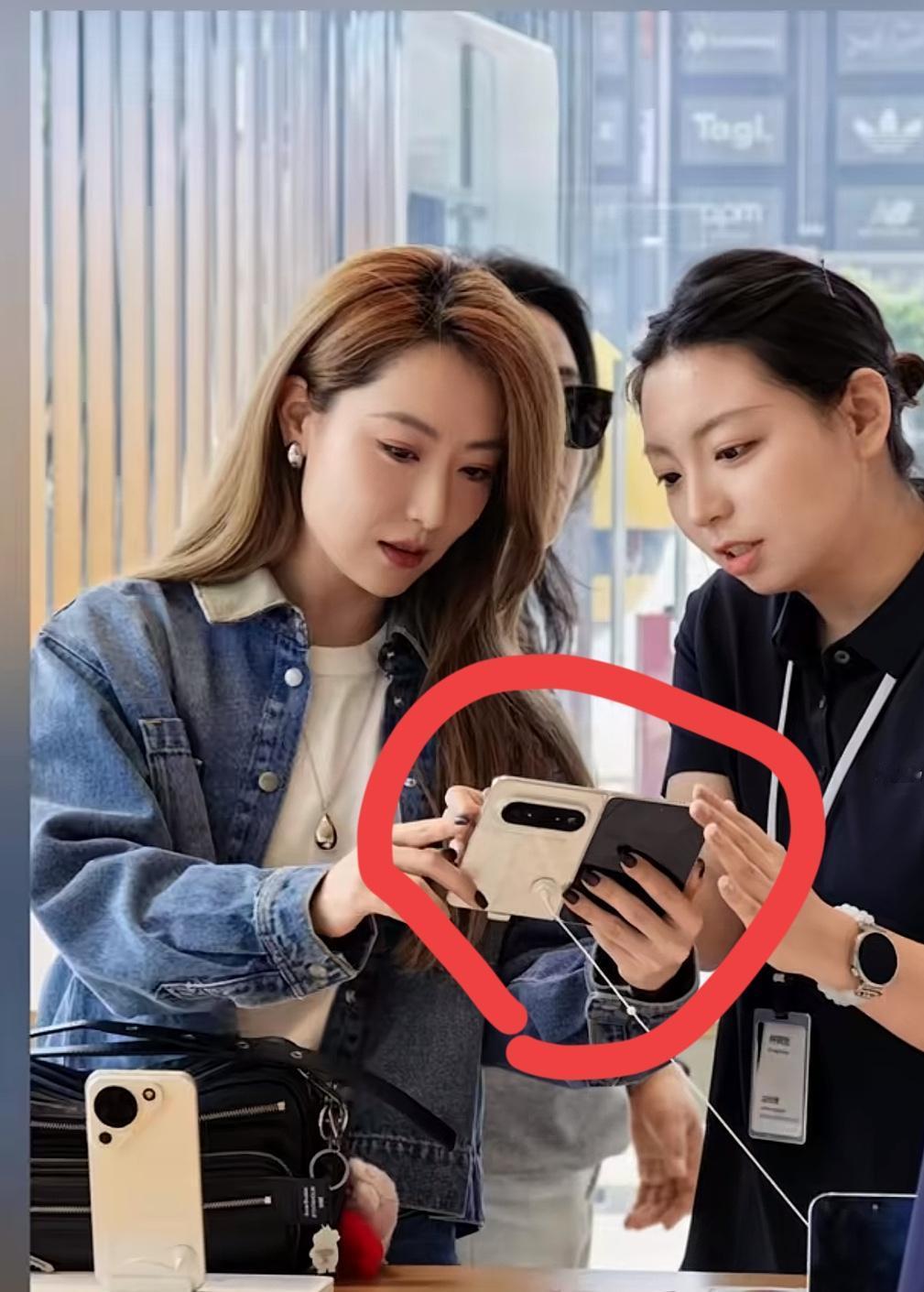 白冰看的是什么牌子手机