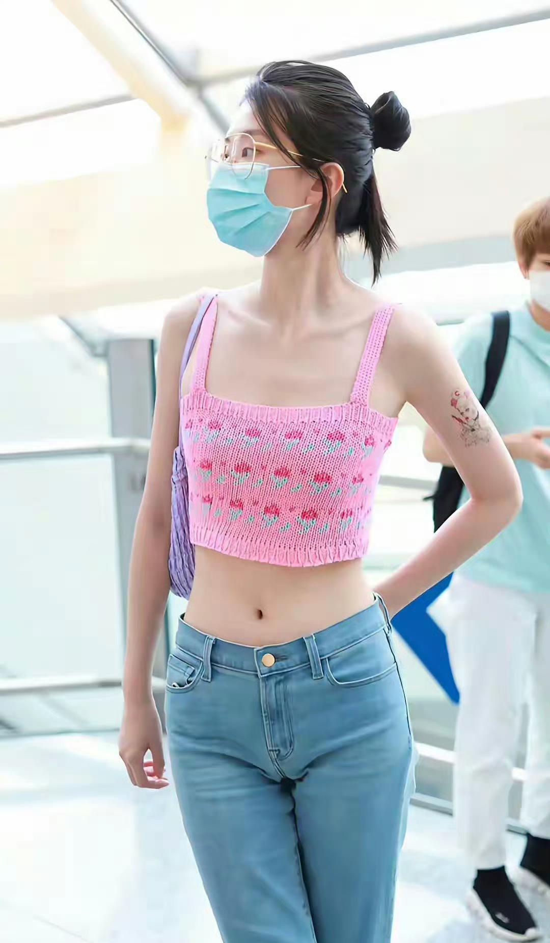 乔欣和杨洋的故事，就像娱乐圈里一出没追到结局的偶像剧。

当年乔欣在小号上偷偷表