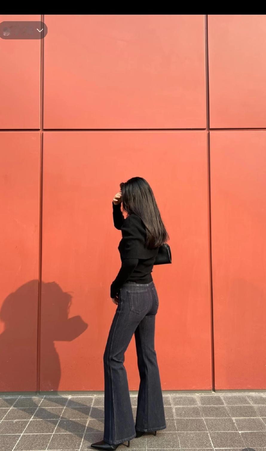 时尚修身牛仔裤选得好，精致优雅风格轻松搞！
经典的九分直筒牛仔裤不能少。直线条剪