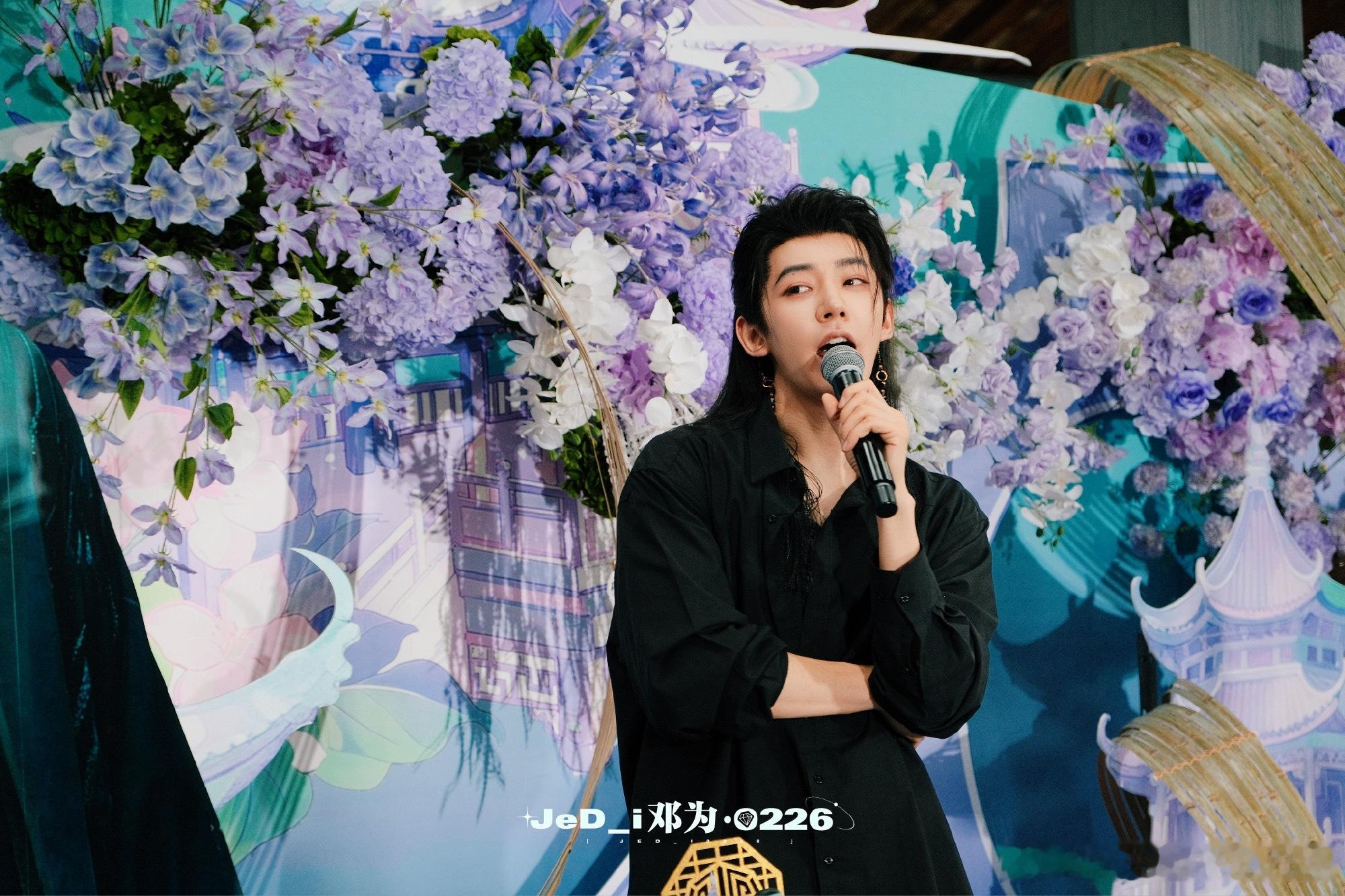 邓为完全古风花美男🌸有人懂他眉毛和鼻子上的小痣吗，真的好像小猫啊让人想亲亲邓为