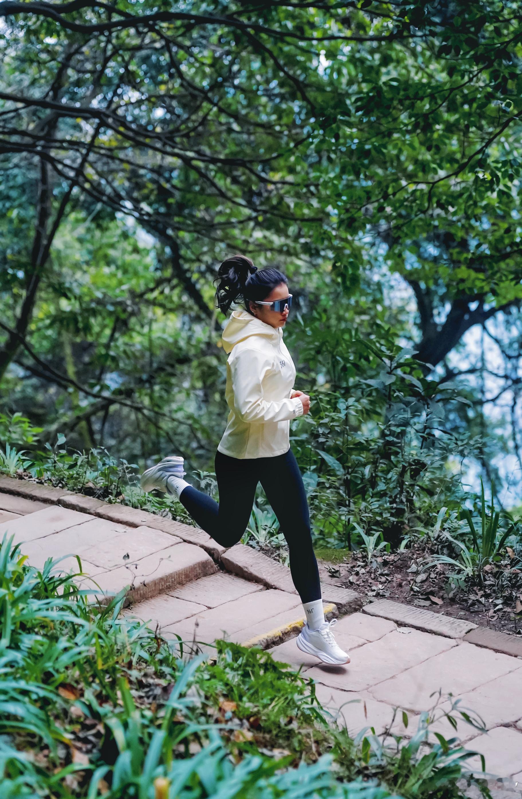 用一场登高挑战开启2025的第一天 寓意新的一年勇攀高峰⛰️  新年新气象 装备