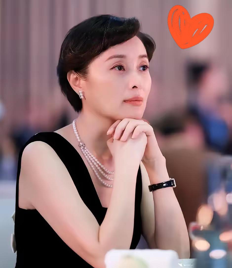 面相是骗不了人的，
之前刷到网友聊吴越，
看她那张脸就知道骨子里极有主见，
自尊