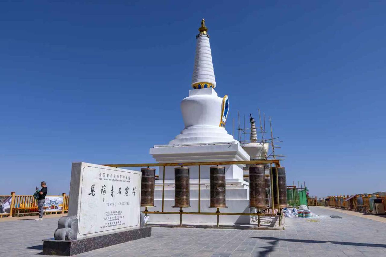 【12、张掖马蹄寺，悬崖峭壁上的惊世杰作】我不知道，这些悬崖上的洞窟是原来就有的