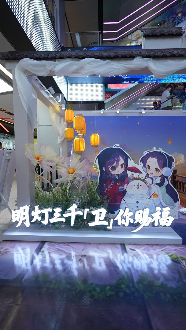 来了上海自动变成潮人穿梭在魔都街巷随手拿捏时髦氛围感，搭配纯情太子火辣妃 解锁反