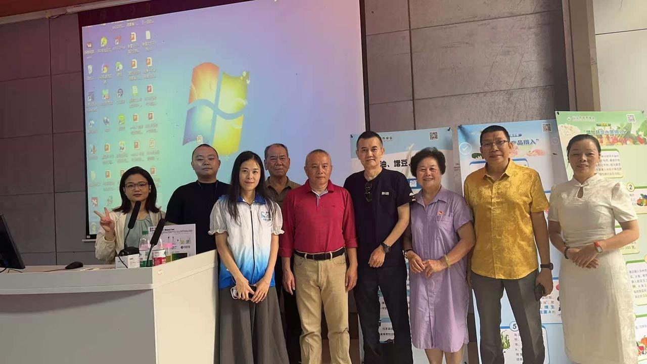 【潮汕聚焦】汕头市营养学会开启健康讲座进校园，首站汕职院
讲座由黄振伟老师主讲。