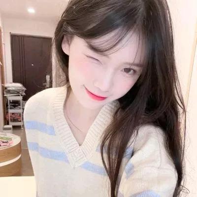 少女感满满的居家自拍，温暖又可爱！😊